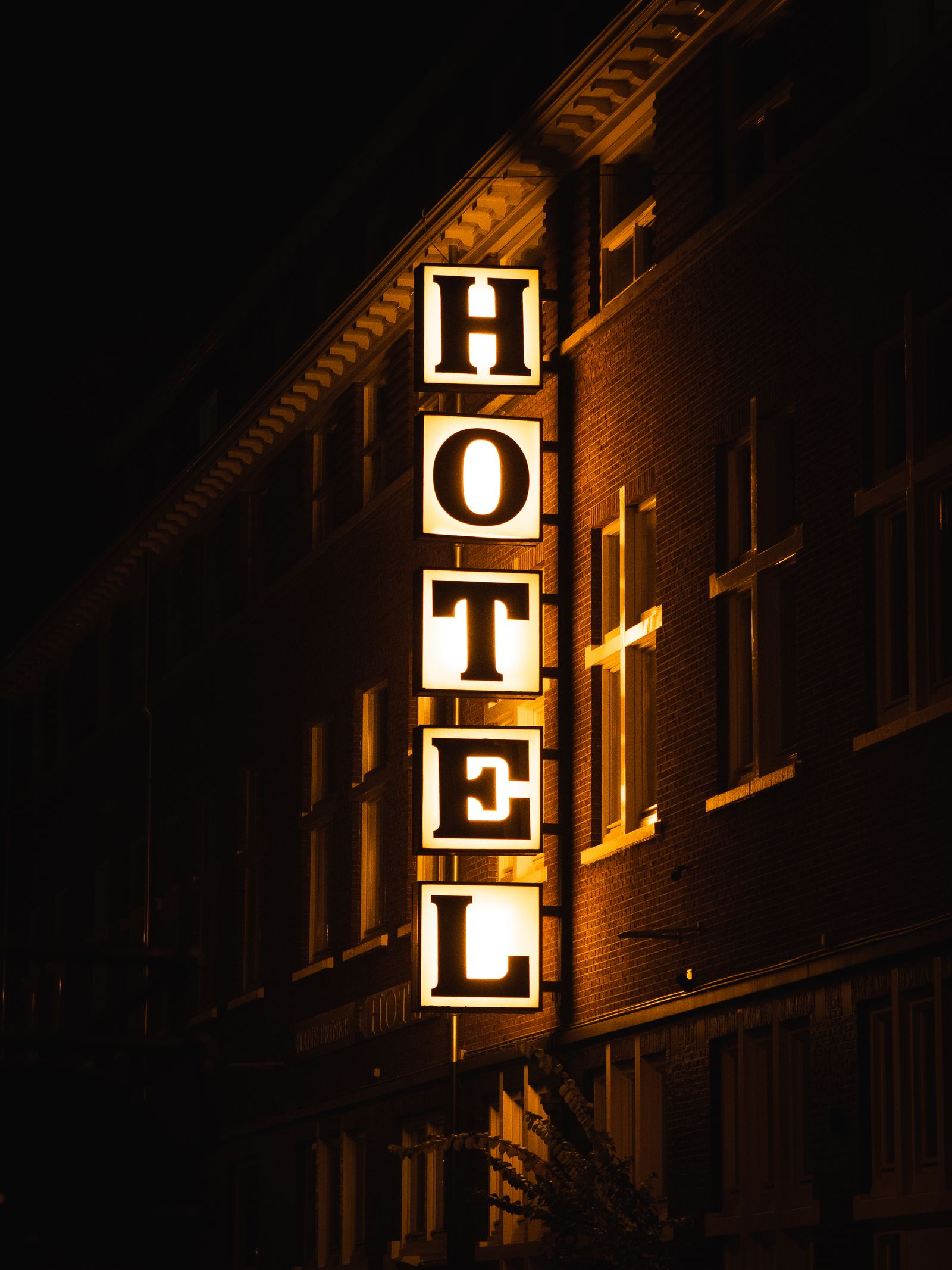 Tours & Hotel Booking Website operational context
